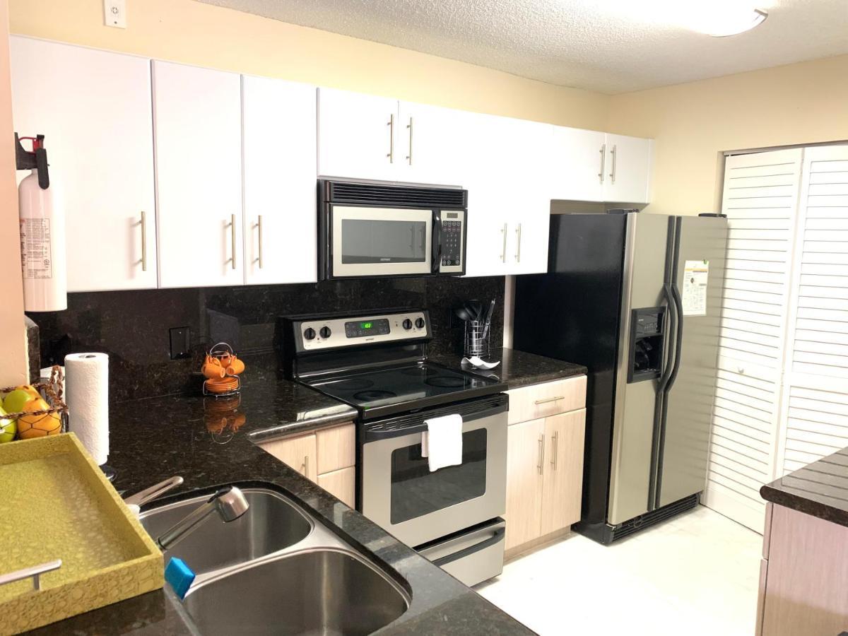 Renovated 2/2 Unit at Yacht Club/Aventura Appartement Buitenkant foto