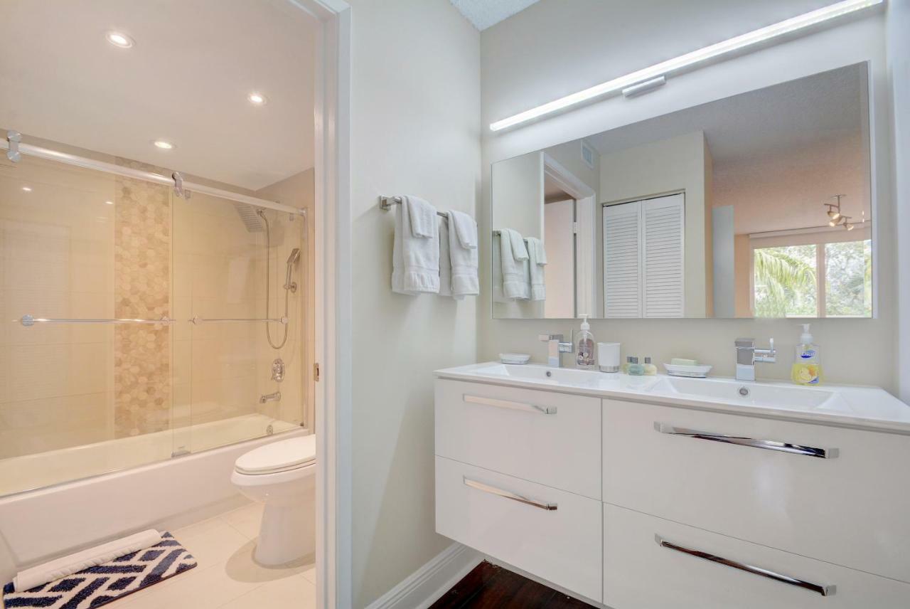 Renovated 2/2 Unit at Yacht Club/Aventura Appartement Buitenkant foto