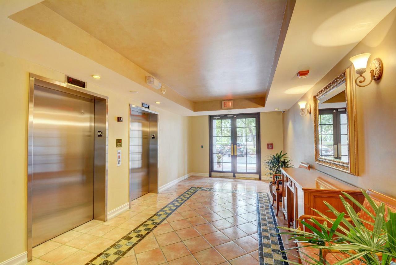Renovated 2/2 Unit at Yacht Club/Aventura Appartement Buitenkant foto